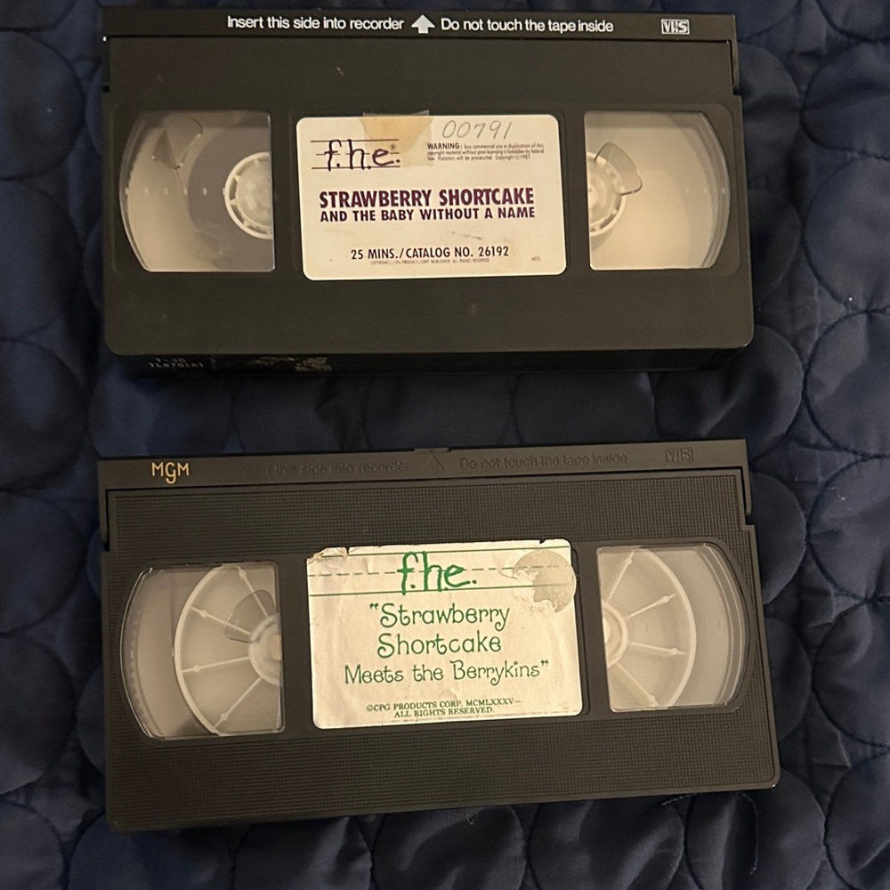 2 Vintage Strawberry Shortcake 🍓🍰VHS Tapes